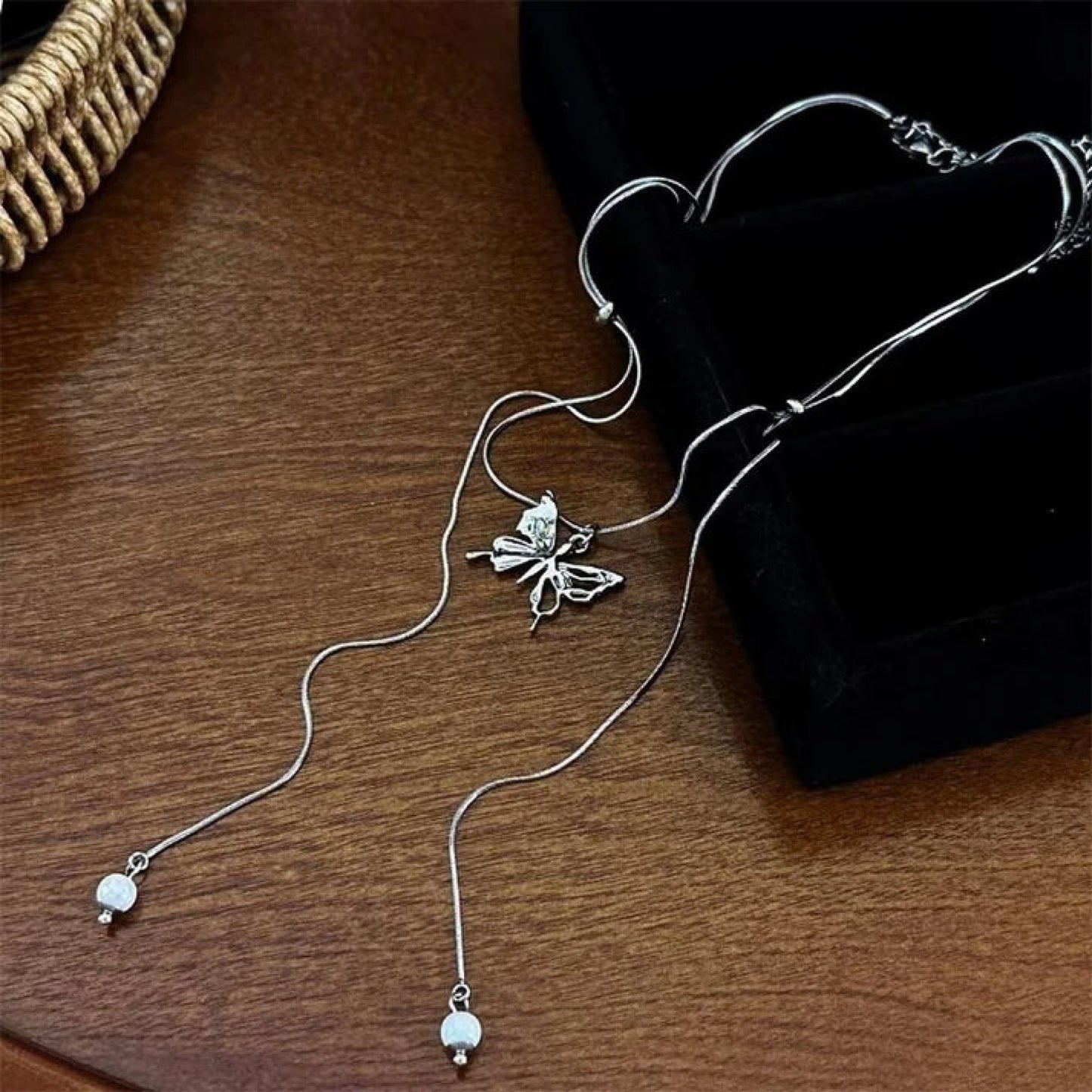 Tassel Clavicle Chain Butterfly Pearl Pendant Necklace (924)